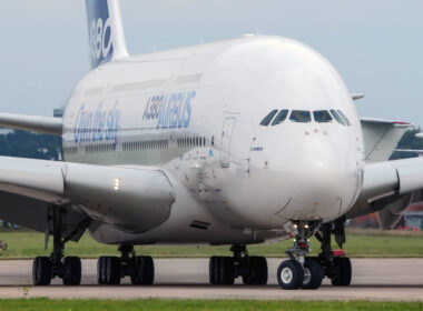 airbus_a380_taxiing_at_maks_2013.jpg