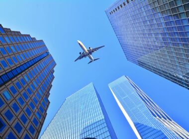 aircraft_flying_over_seoul.jpg