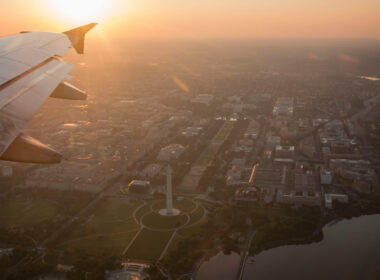 airplane_over_washington.jpg