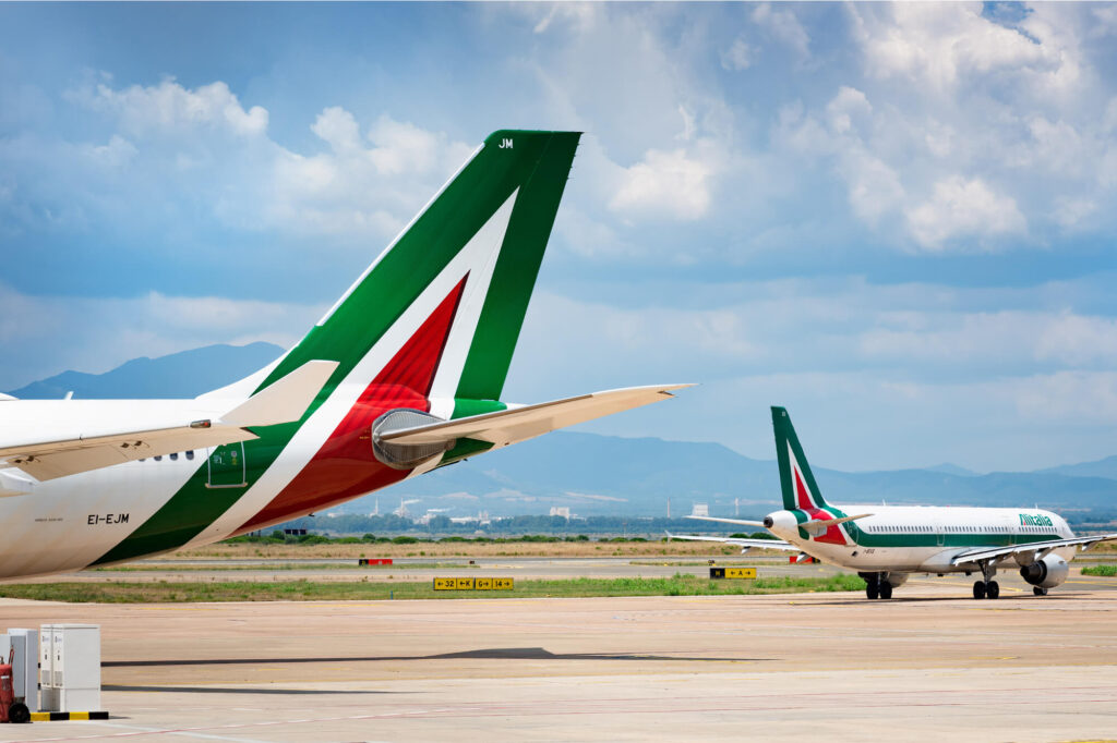 alitalia_aircraft_on_the_apron.jpg