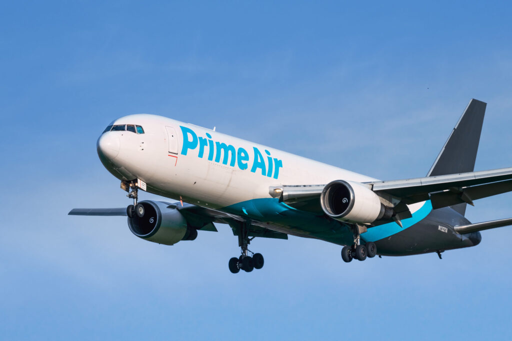 amazon_prime_air_boeing_767_on_approach_at_stockton_california_us.jpg