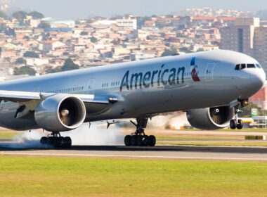 american_airlines_boeing_777_landing_at_sao_paulo_brazil.jpg