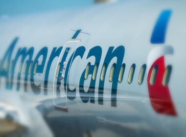 american_airlines_plane_on_ramp_at_chicago_airport.jpg