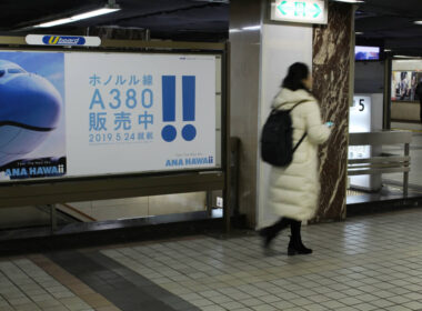 ana_flights_to_hawaii_on_the_airbus_a380_advertisement_in_tokyo.jpg