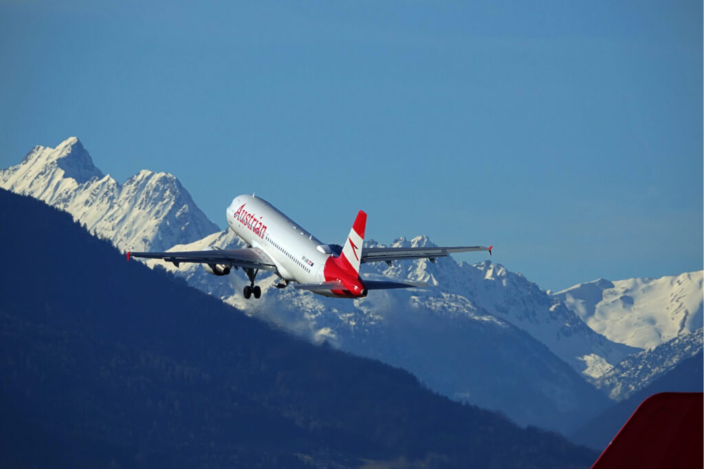 austrian_airlines_a320_with_mountain_backdrop.jpg