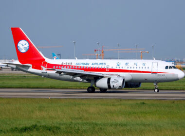 b-6419_-_sichuan_airlines_-_airbus_a319-133_-_can_14907017282.jpg