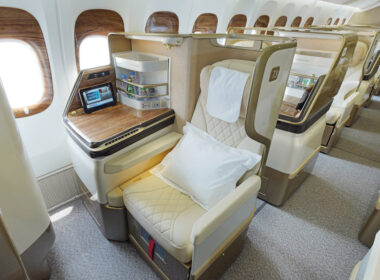 b777-businessclass-side