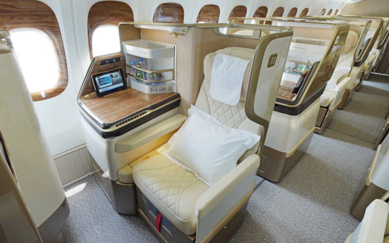 b777-businessclass-side