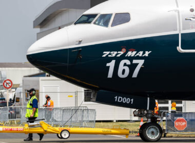 boeing_737_max_towed_to_the_runway-1.jpg