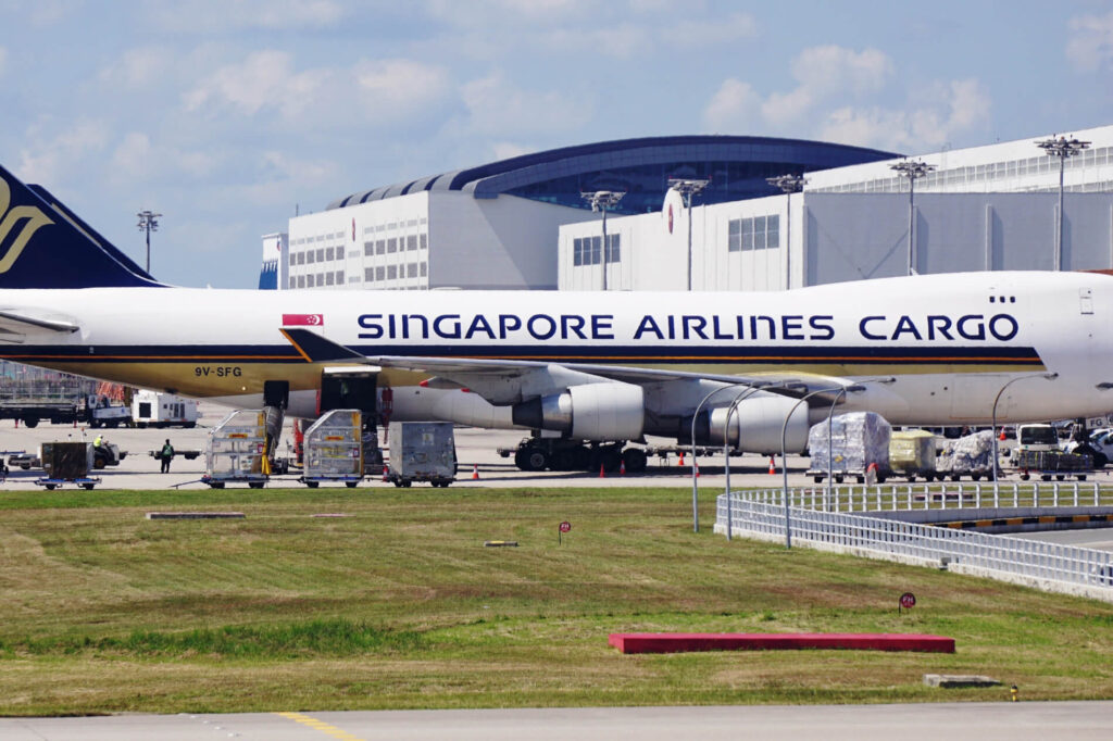 boeing_744_cargo_airplane_from_singapore_airlines.jpg