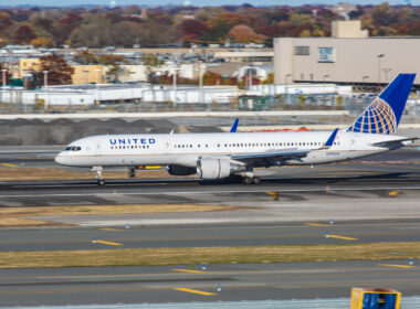 boeing_757_united_airlines_in_jfk.jpg