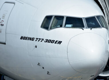 boeing_777-300_closeup_at_singapore_changi_airport_sin.jpg