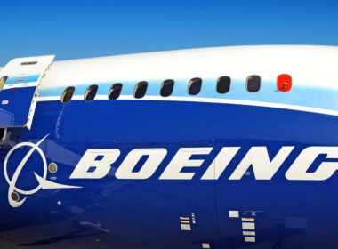 boeing_787_dreamliner_with_stock_boeing_livery-1.jpg