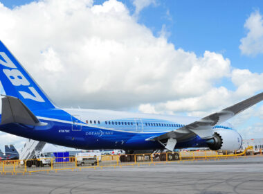 boeing_787_parked_at_the_singapore_air_show-1.jpg