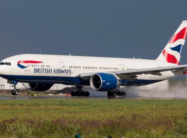 british_airways_boeing_777_200_registration_number_gviih.jpg