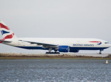 british_airways_boeing_777_taxing.jpg