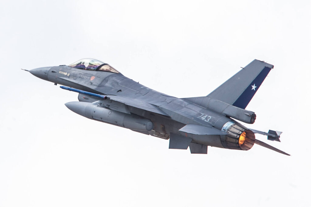 chile_fach_f-16a_block_15d-1.jpg