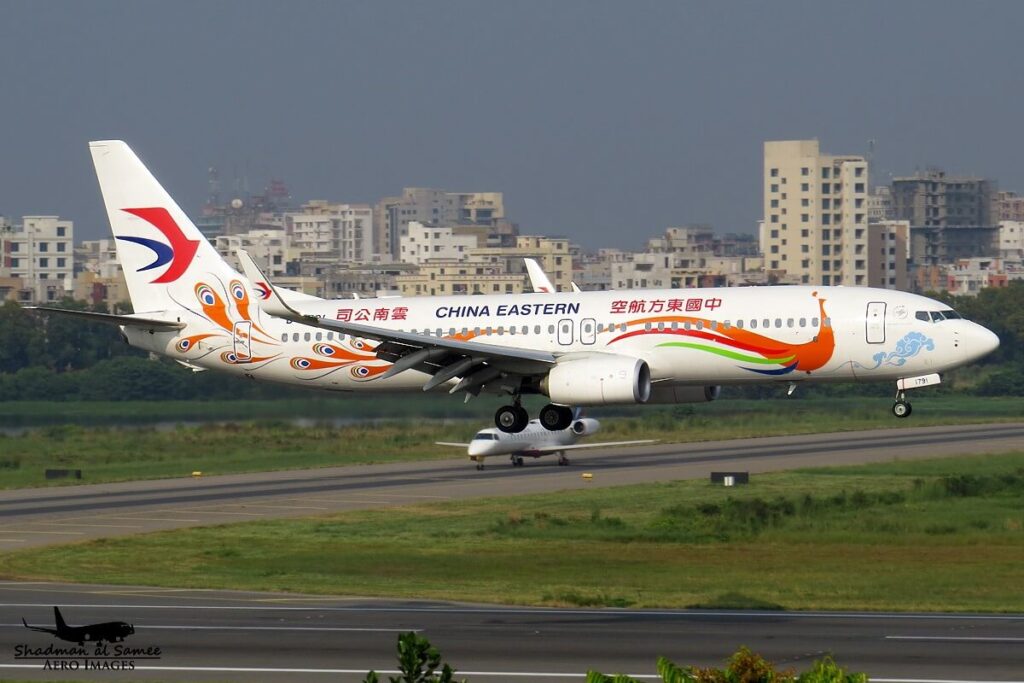 china_eastern_boeing_737-2.jpg