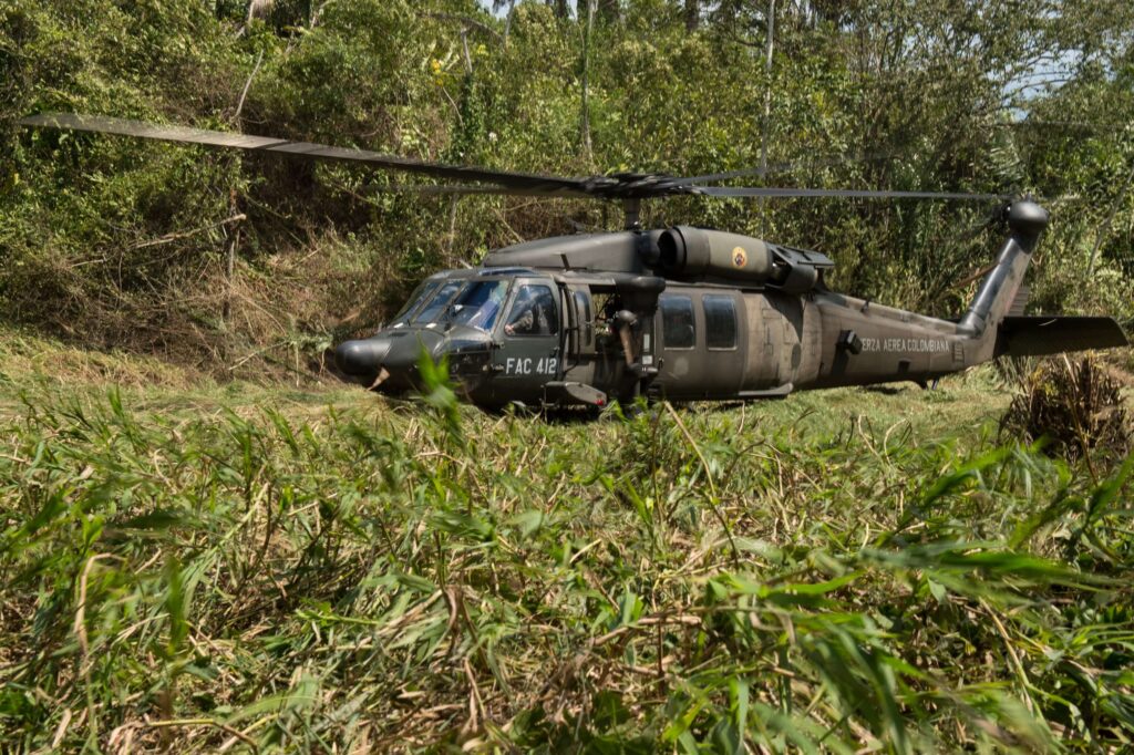 colombian_uh-60l_blackhawk-1.jpg