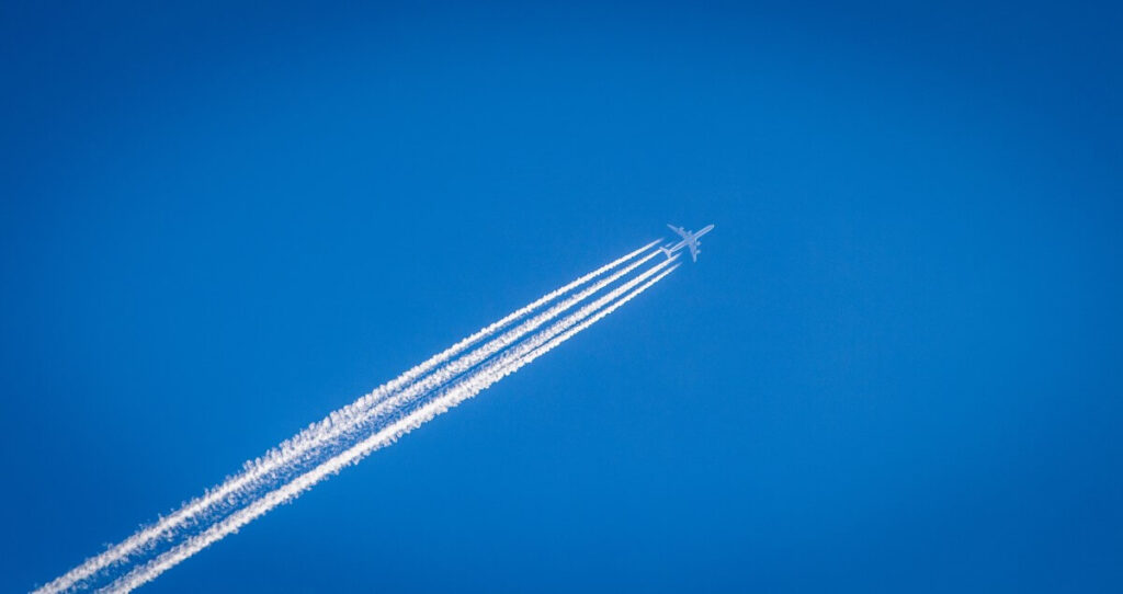 contrails_trail_airplane_plane_blue_sky_flight_aviation-570040.jpg