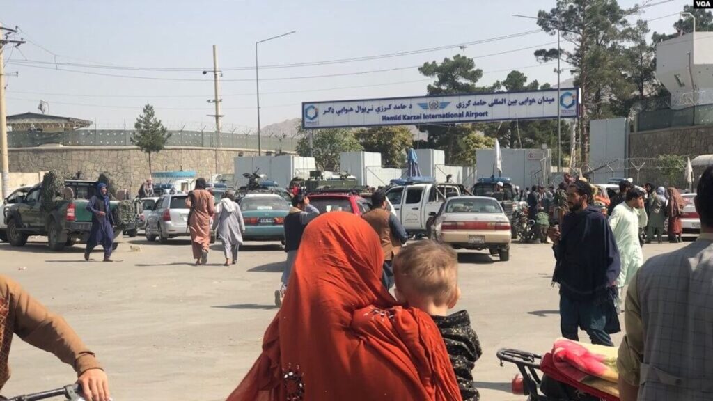 crowds_in_front_of_kabul_international_airport.jpg