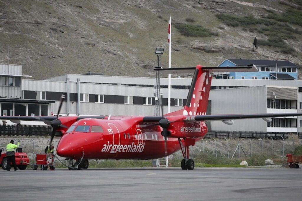 Air Greenland Dash 8