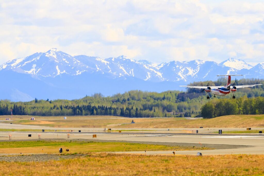 dash_8_q100_of_ravn_alaska.jpg