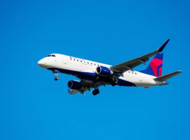 delta_connection_embraer_175_aircraft_operated_by_skywest_airlines_1.jpg