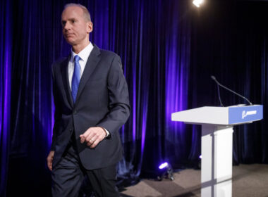 dennis_muilenburg_speaking_at_a_boeing_conference.jpg