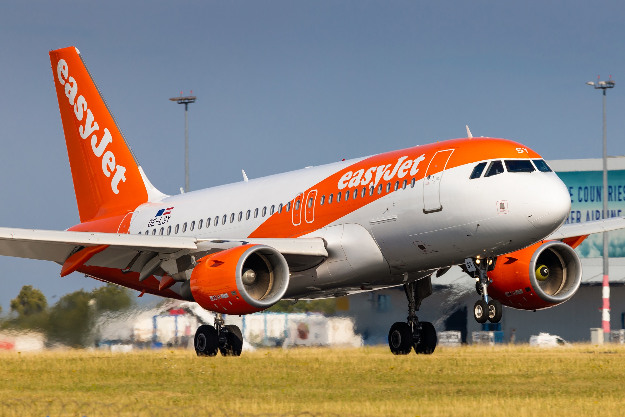 Italian authorities investigate turbulence at EasyJet