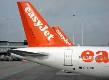 easyjet_a319_tailfins.jpg