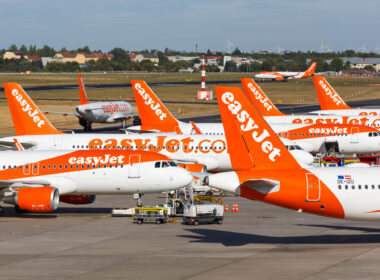 easyjet_airbus_a320_airplanes_at_berlin_tegel_airport.jpg