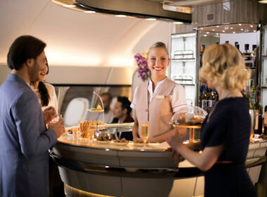 ek_resumes_onboard_lounge_on_the_a380.jpg