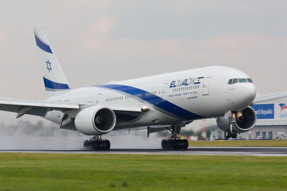 el_al_lands_prg_in_prague-1.jpg