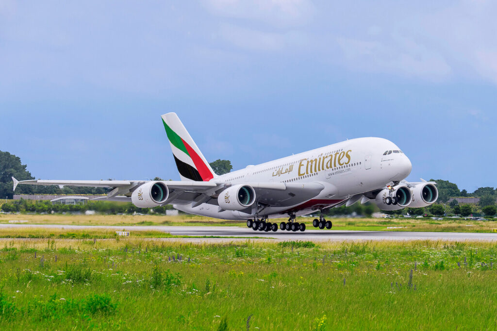 emirates_a380_.jpg