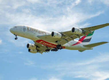 emirates_airbus_a380_a6-edh_landing_in_bangkok_thailand.jpg