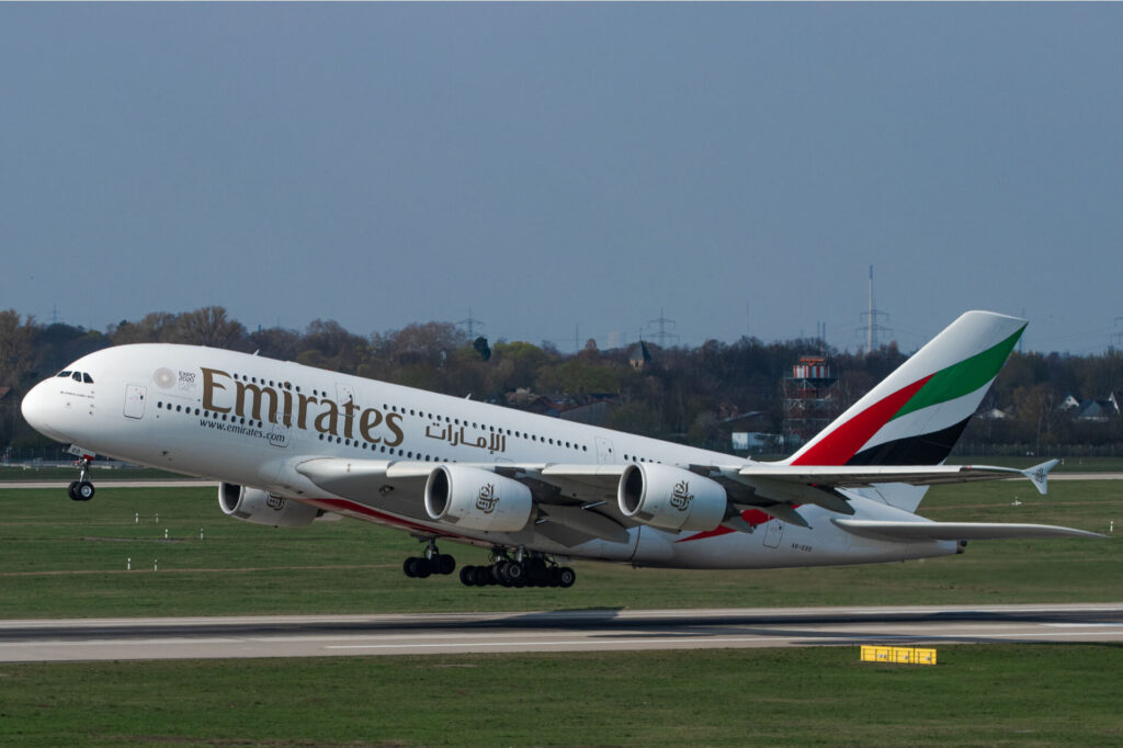 emirates_airbus_a380_departing_dusseldorf_airport_dus.jpg