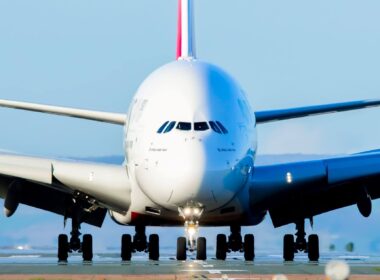 emirates_airbus_a380_rolling.jpg