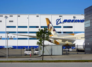 etihad_boeing_787_dreamliner_parked_at_boeing_north_charleston_assembly_site.jpg