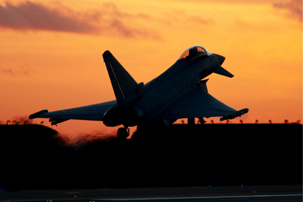 eurofighter_typhoon_seen_landing_at_sunset_in_the_uk.jpg