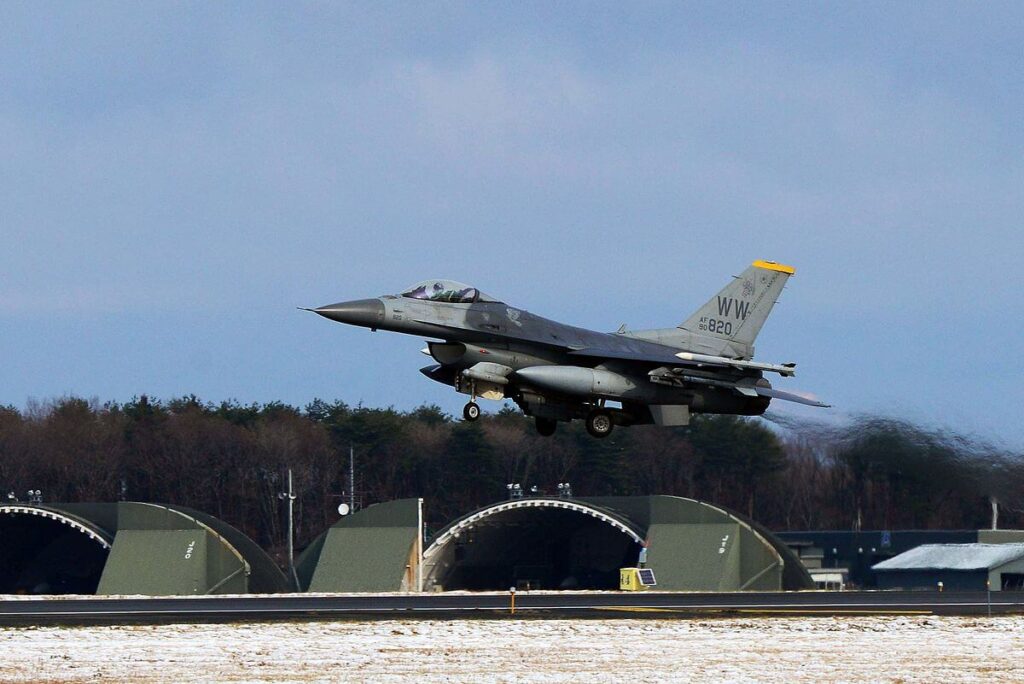 f-16-usaf-japan-1.jpg