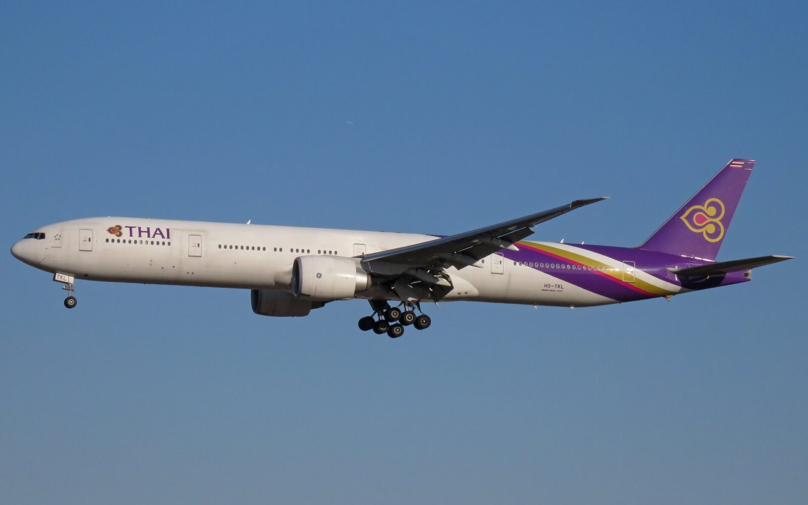 Thai Airways Boeing 777 engine explosion prompts FAA directive - AeroTime