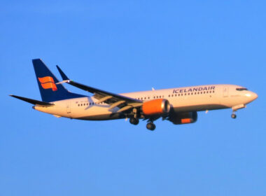 icelandair_boeing_737_max_8_tf-ice_approaching_ewr_airport.jpg