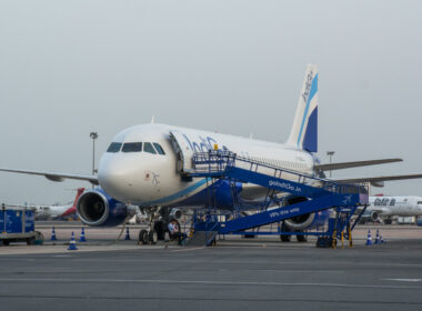 indigo_airbus_a320_at_new_delhi_international_airport.jpg