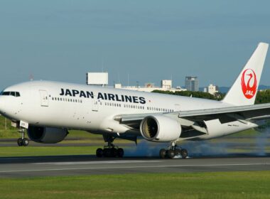 japan_airlines_boeing_777-200.jpg