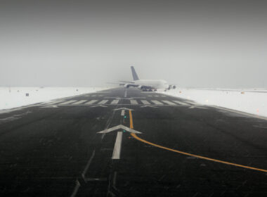 jet_landing_in_winter_conditions.jpg