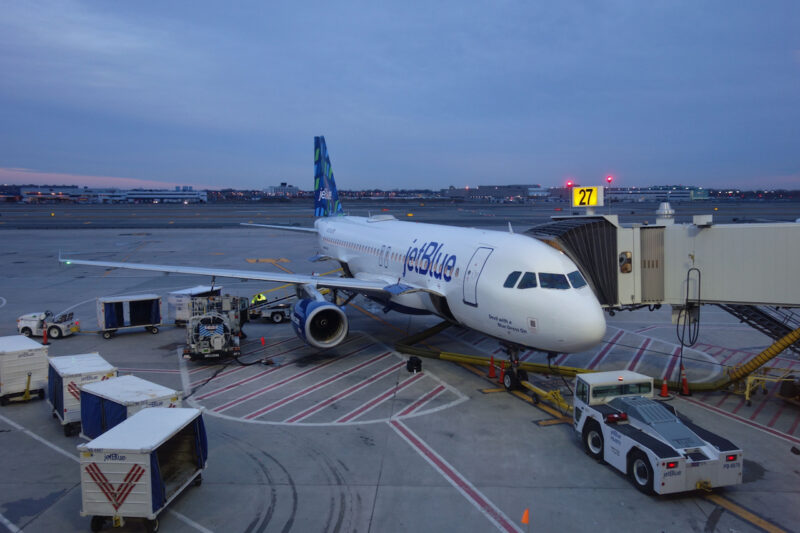 Passenger’s lithium battery sparks fire on JetBlue flight, prompting ...