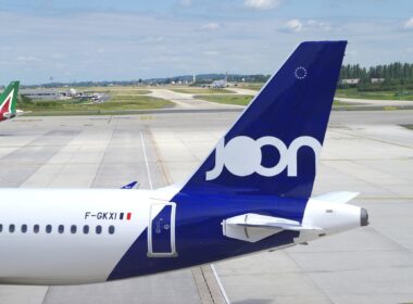 joon_airbus_a320_parked_at_paris_charles_de_gaulle_international_airport.jpg