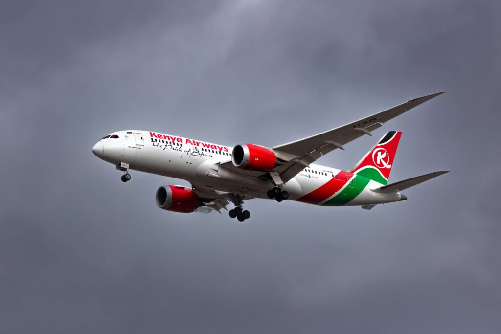 kenya_airways_boeing_787_dreamliner_final_approach_to_land_london_united_kingdom.-min.jpg