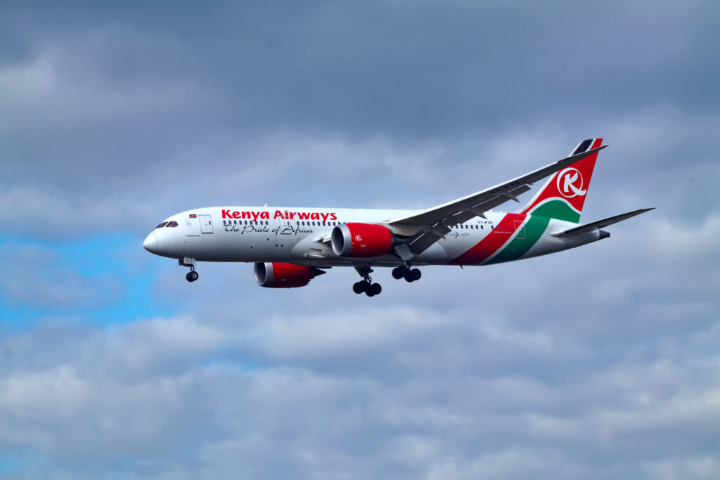 kenya_airways_boeing_787_dreamliner_on_its_last_flight_into_london_heathrow.jpg